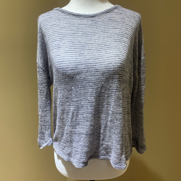 ⛄️CLEARANCE⛄️ Streetwear Society peek-a-boo back shirt - Picture 2 of 7